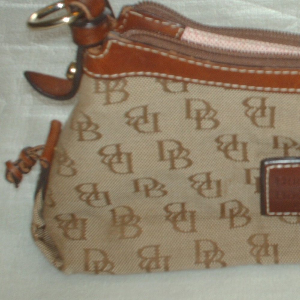 Lovely Dooney & Bourke purse - Picture 13 of 13